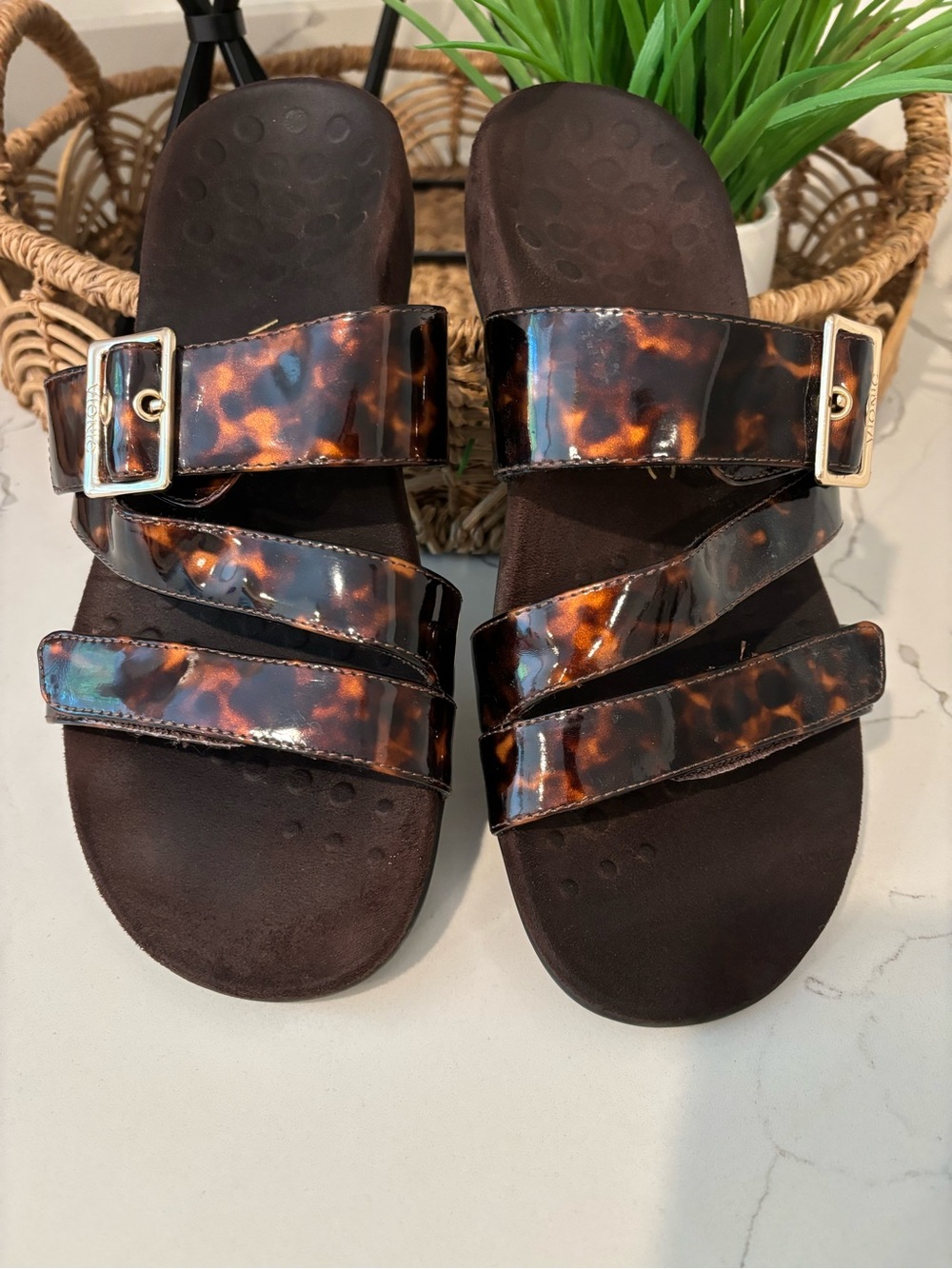 Vionic Skylar Tortoiseshell Patent Slide Sandals Brown Womens 9 Support Orthotic - Picture 3 of 15